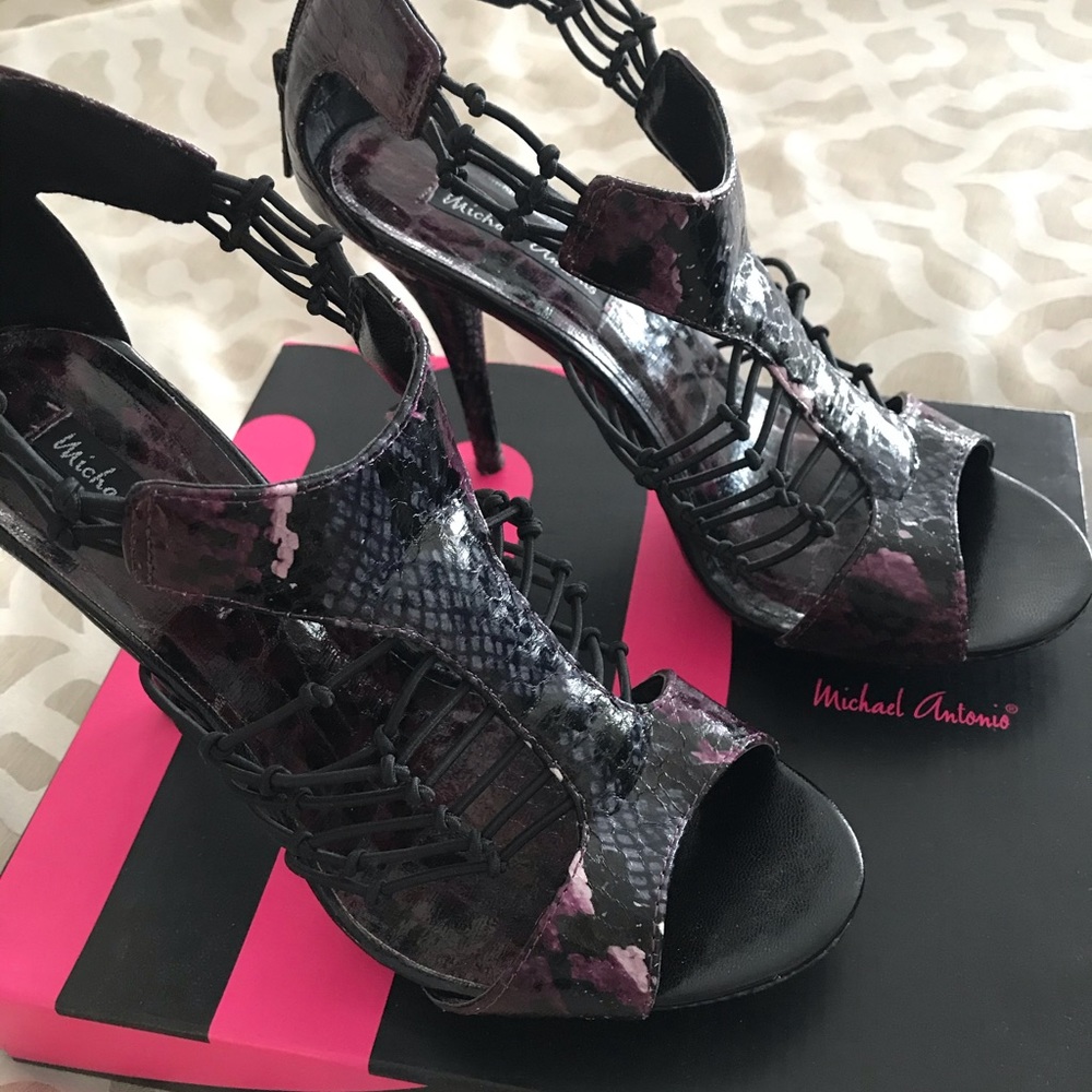 Michael Antonio purple faux snakeskin heels size 9